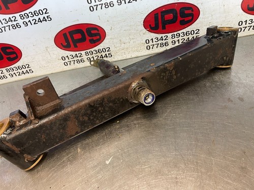Rear pivot axle - hayter, lt524